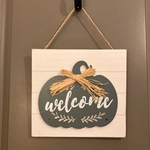 “Welcome” Pumpkin Wooden Wall Decor